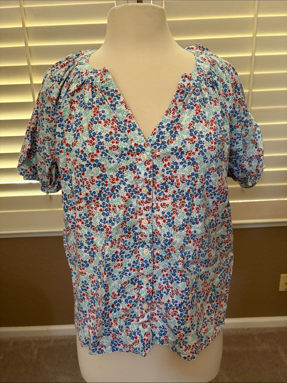 St John’s Bay Floral Button-Front Short Sleeve Top like new PM